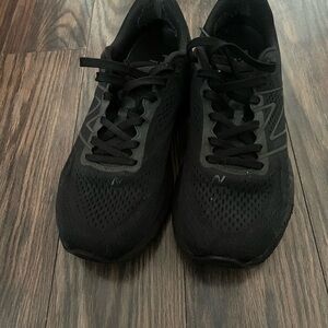 Men's new balance shoes 9.5 2e